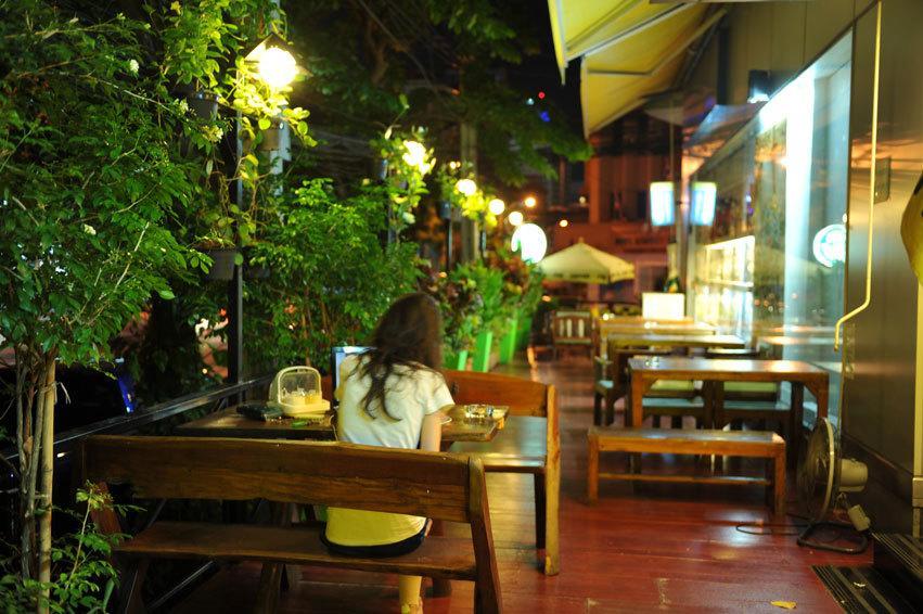 Saphaipae Hostel Bangkok Exterior foto